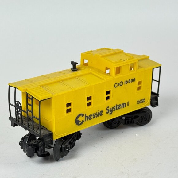 Chessie System C&O 16536 Lionel Caboose O Gauge Vintage Yellow Train Car - Picture 3 of 10